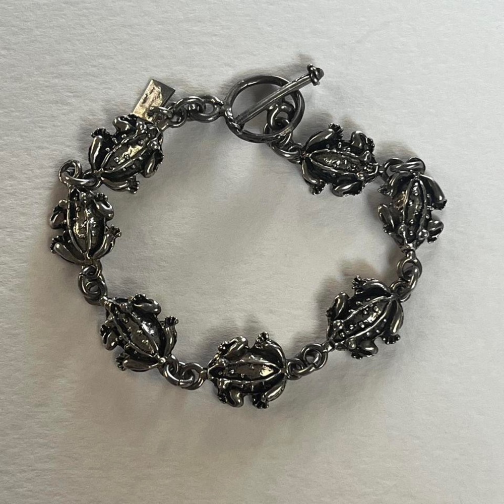 VINTAGE ADORABLE STERLING SILVER DETAILED FROG CHAIN BRACELET